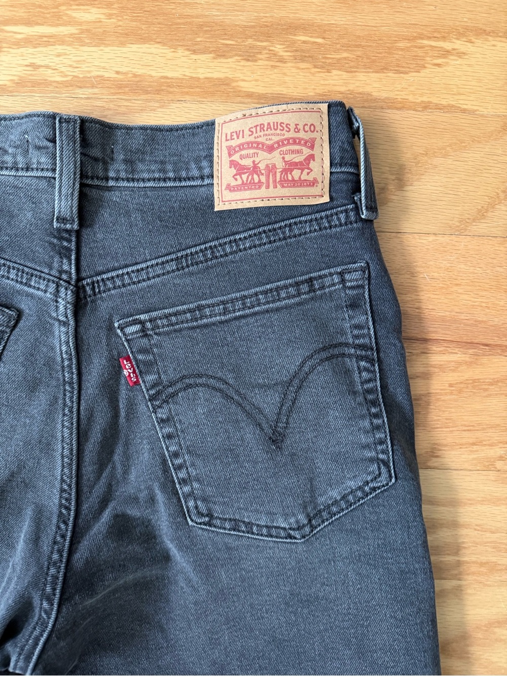 Levi’s Wedgie Straight Jeans - Size 29